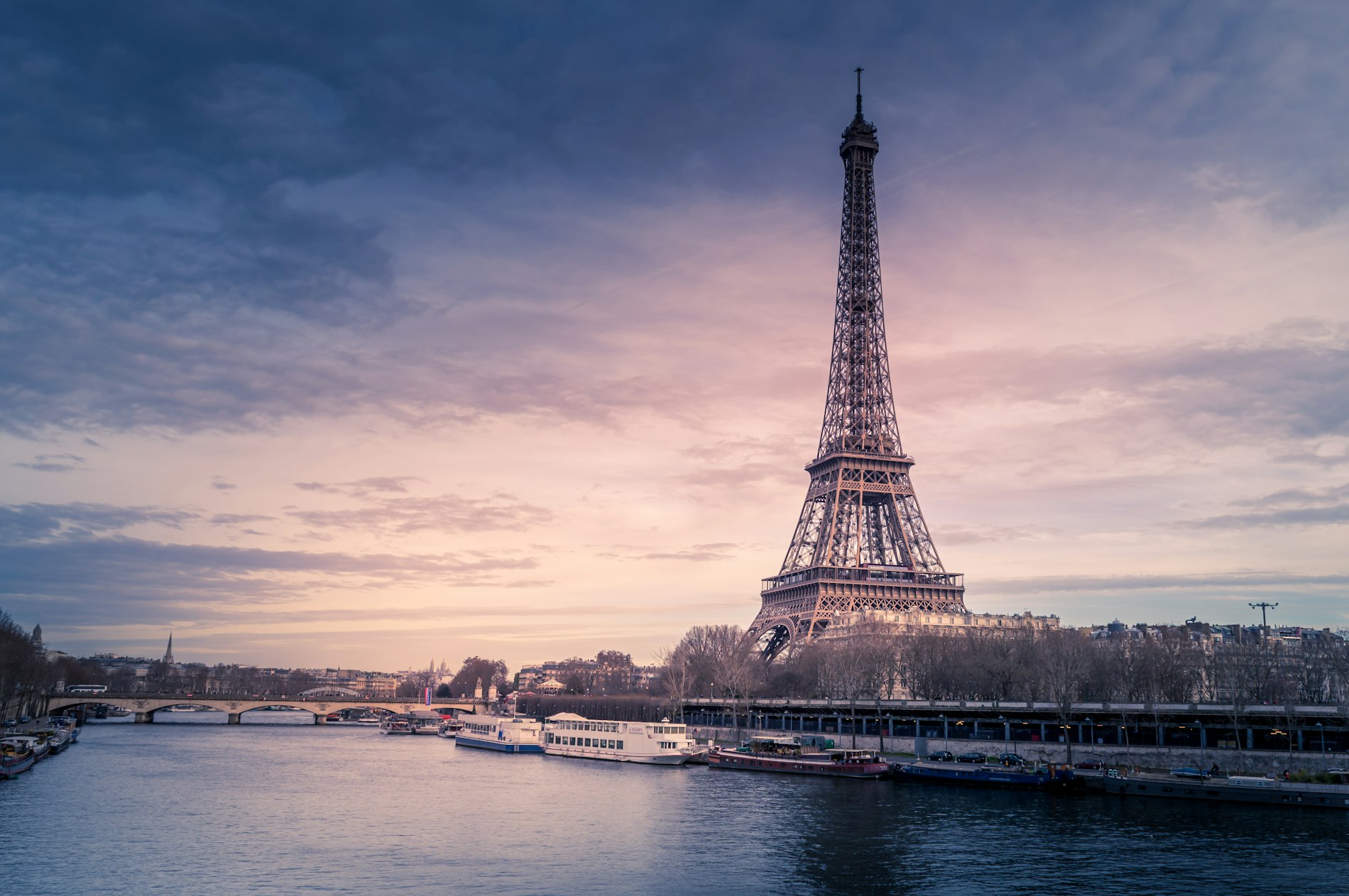 Private day tours from Paris with an English-speaking chauffeur